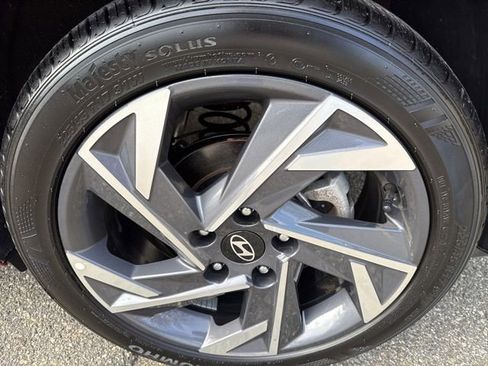 Certified 2025 Hyundai Elantra Sport w/ Cargo Package image 9