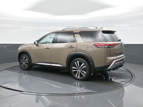 Used 2024 Nissan Pathfinder Platinum w/ Cargo Package AWD/4WD image 5