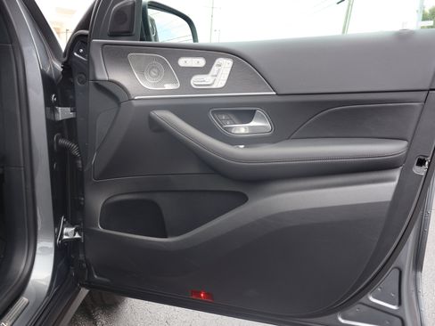 Certified 2025 Mercedes-Benz GLE 450e 4MATIC w/ Driver Assistance Package image 27