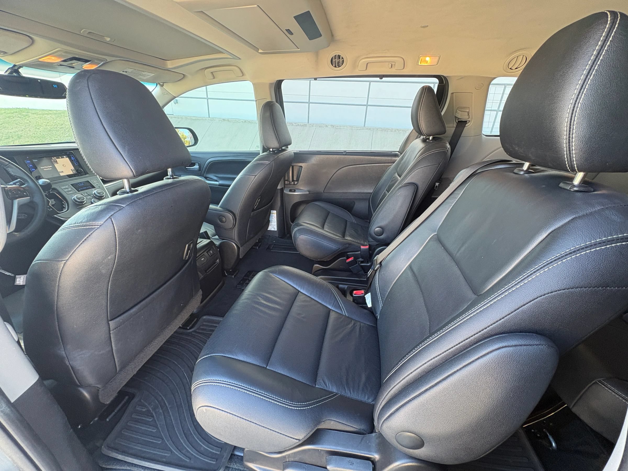 Used 2017 Toyota Sienna SE Premium FWD image 21