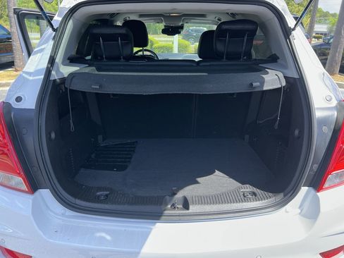 Used 2020 Chevrolet Trax Premier FWD image 33