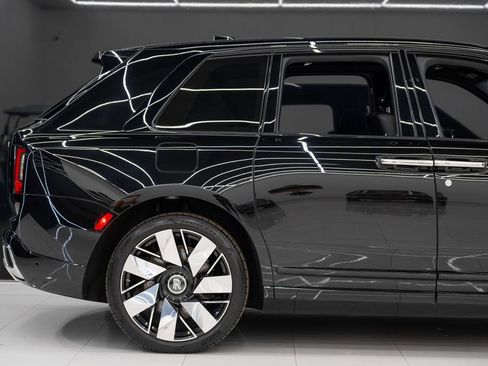 Used 2025 Rolls-Royce Cullinan image 8