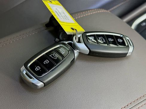 Used 2020 Hyundai Santa Fe Limited image 22