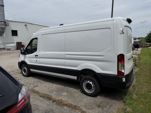 New 2026 Ford Transit 250 148 Medium Roof RWD image 11