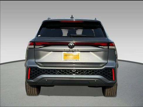 New 2026 Volkswagen Tiguan SE R-Line image 5