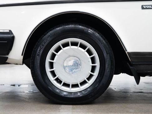 Used 1990 Volvo 240 DL image 7