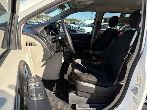 Used 2016 Dodge Grand Caravan SE w/ Quick Order Package 29E SE FWD image 11