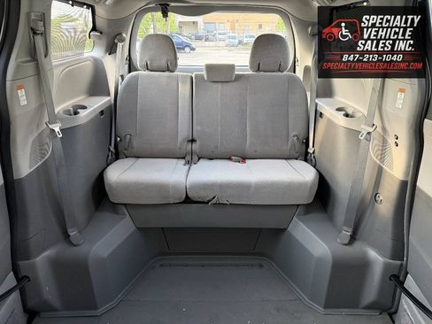 Used 2015 Toyota Sienna LE FWD image 27
