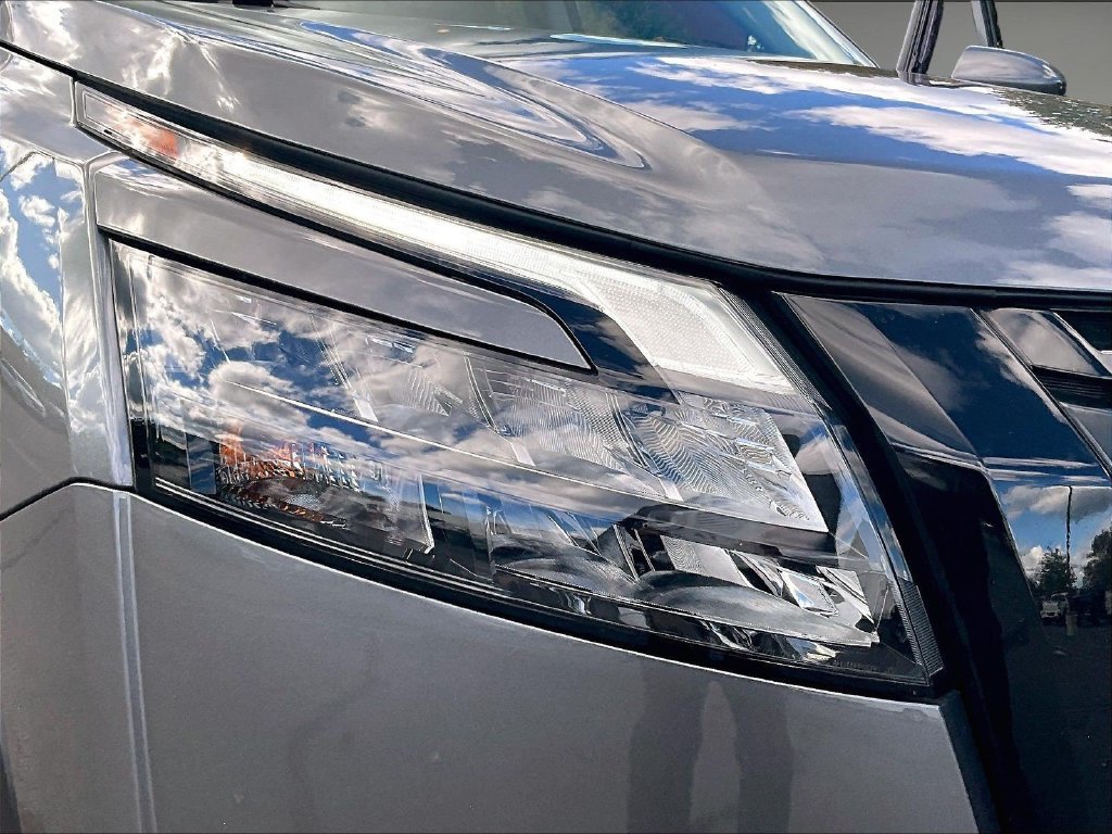 Used 2024 Nissan Pathfinder SV w/ Black Appearance Package AWD/4WD image 32