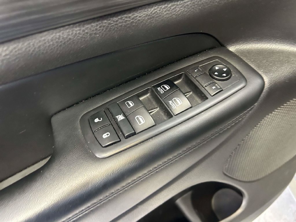 Used 2019 Jeep Grand Cherokee Altitude AWD/4WD image 17