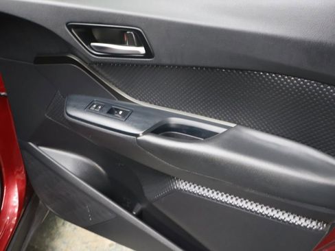 Used 2019 Toyota C-HR LE FWD image 12