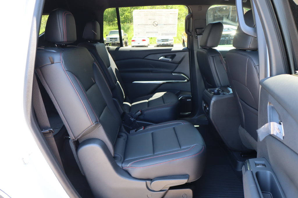 New 2026 Chevrolet Traverse Z71 w/ Enhanced Driving Package AWD/4WD image 39