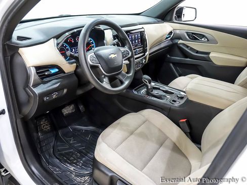 Used 2022 Chevrolet Traverse LS image 14