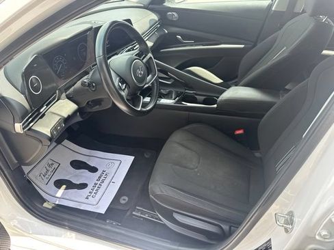 Used 2023 Hyundai Elantra SEL w/ Convenience Package FWD image 6