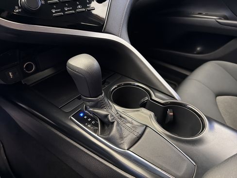 Used 2019 Toyota Camry LE image 23