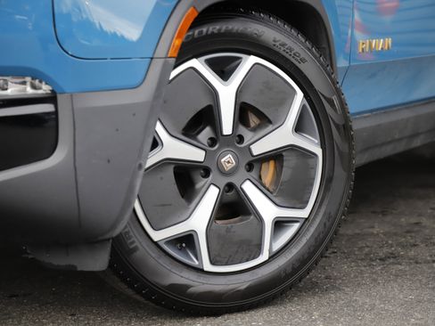 Used 2023 Rivian R1S Adventure image 2