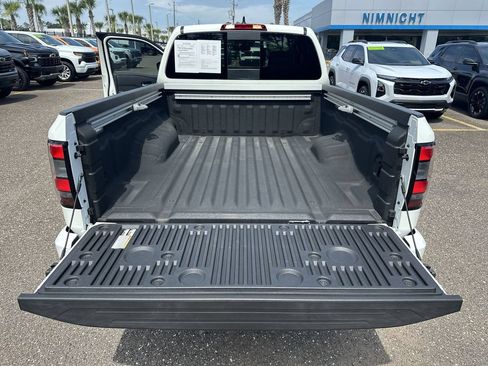 Used 2025 Nissan Frontier SV w/ SV Convenience Package RWD image 28