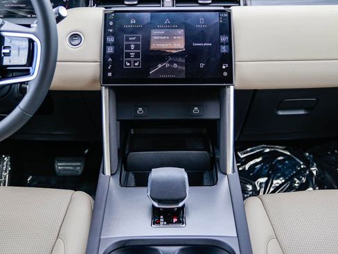 Used 2025 Land Rover Discovery Sport S image 13