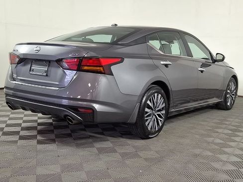 Used 2023 Nissan Altima 2.5 SV w/ SV Premium Package FWD image 9
