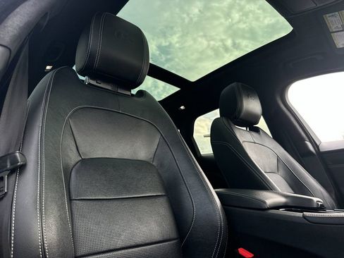 Used 2019 Jaguar F-PACE S image 17