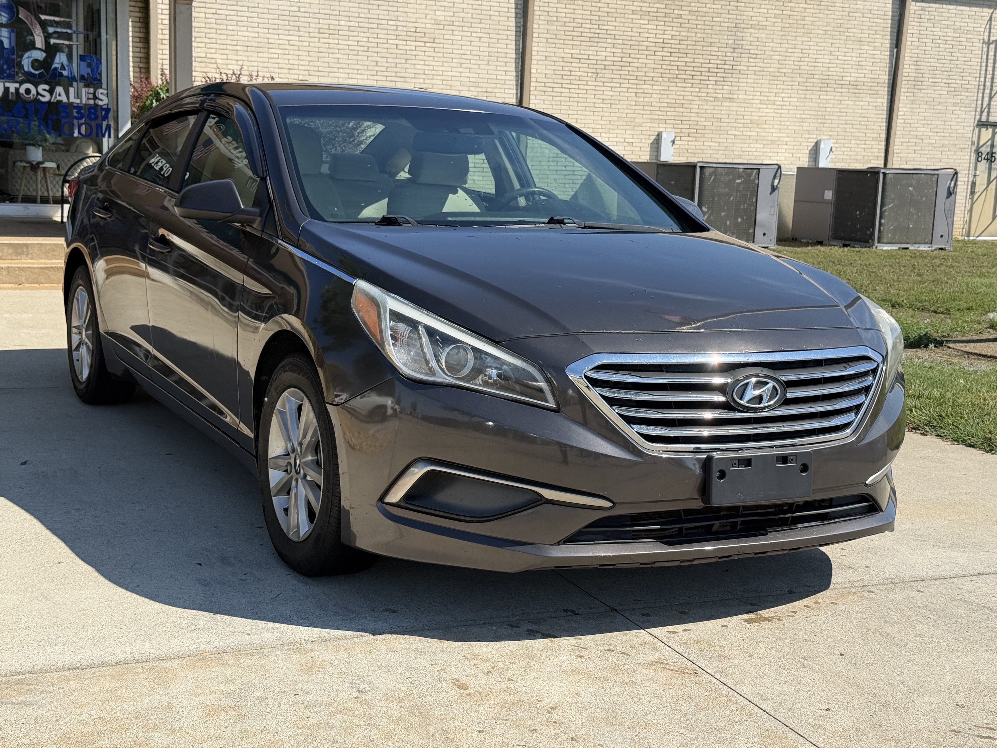 Used 2016 Hyundai Sonata SE w/ Cargo Package FWD image 3