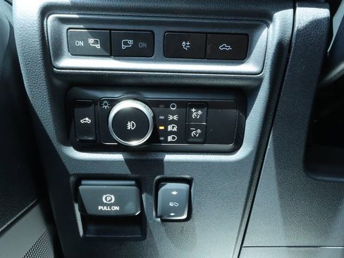 Used 2023 Ford F150 Lariat w/ Trailer Tow Package image 19