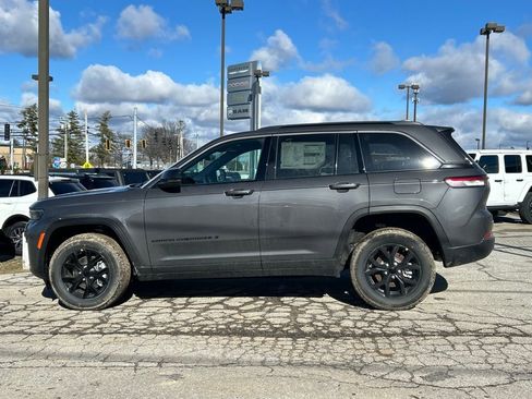 New 2026 Jeep Grand Cherokee Altitude image 11