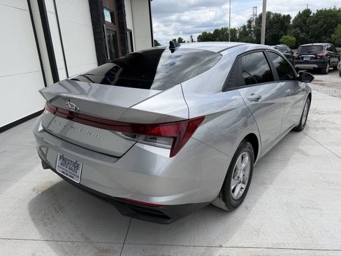 Used 2021 Hyundai Elantra SE FWD image 8