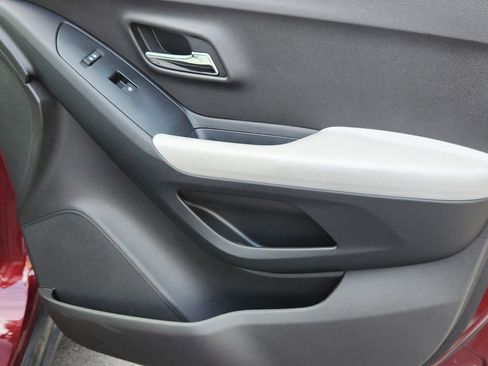 Used 2017 Chevrolet Trax LS image 14