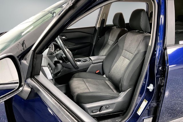 Used 2025 Nissan Rogue SV AWD/4WD image 19