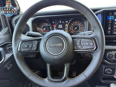 Used 2025 Jeep Gladiator Sport AWD/4WD image 12