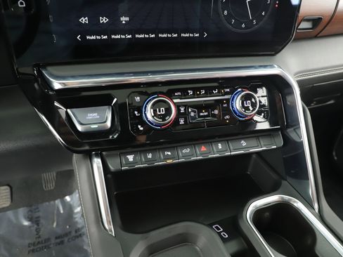 Used 2025 GMC Sierra 2500 Denali Ultimate image 14