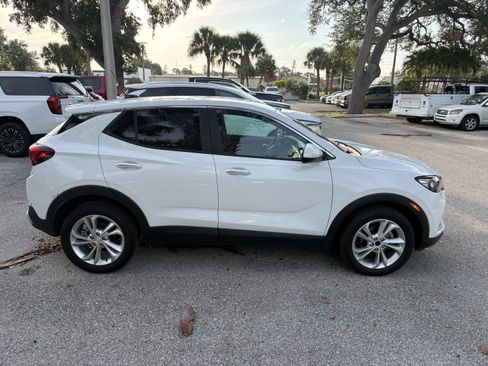 Used 2022 Buick Encore GX Preferred w/ Cold Weather Comfort Package FWD image 8