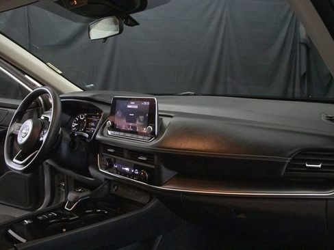 Used 2024 Nissan Rogue SV image 15