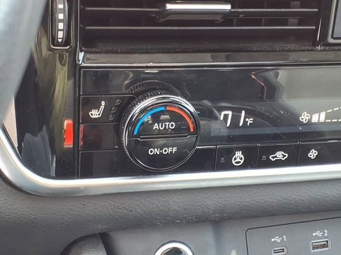 Used 2021 Nissan Rogue SV w/ Premium Package image 13