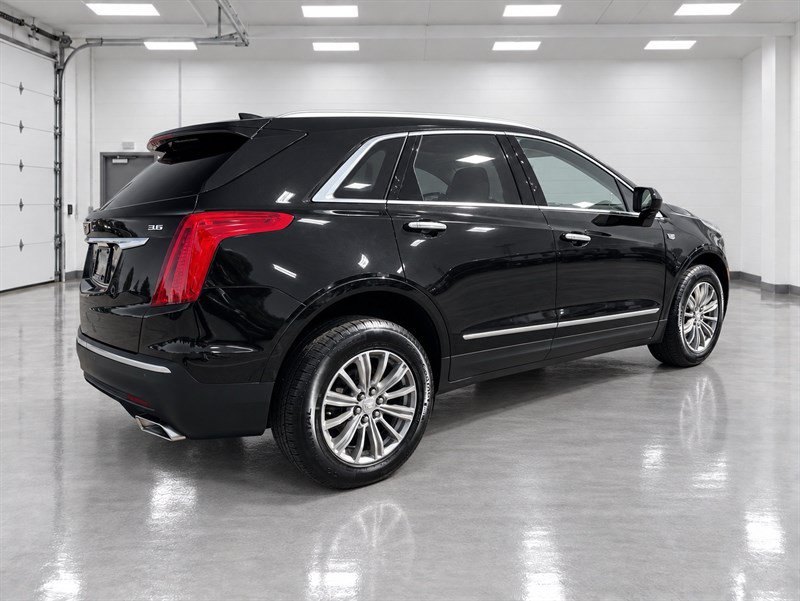 Used 2017 Cadillac XT5 Luxury w/ LPO, Wheel Lock Package AWD/4WD image 7