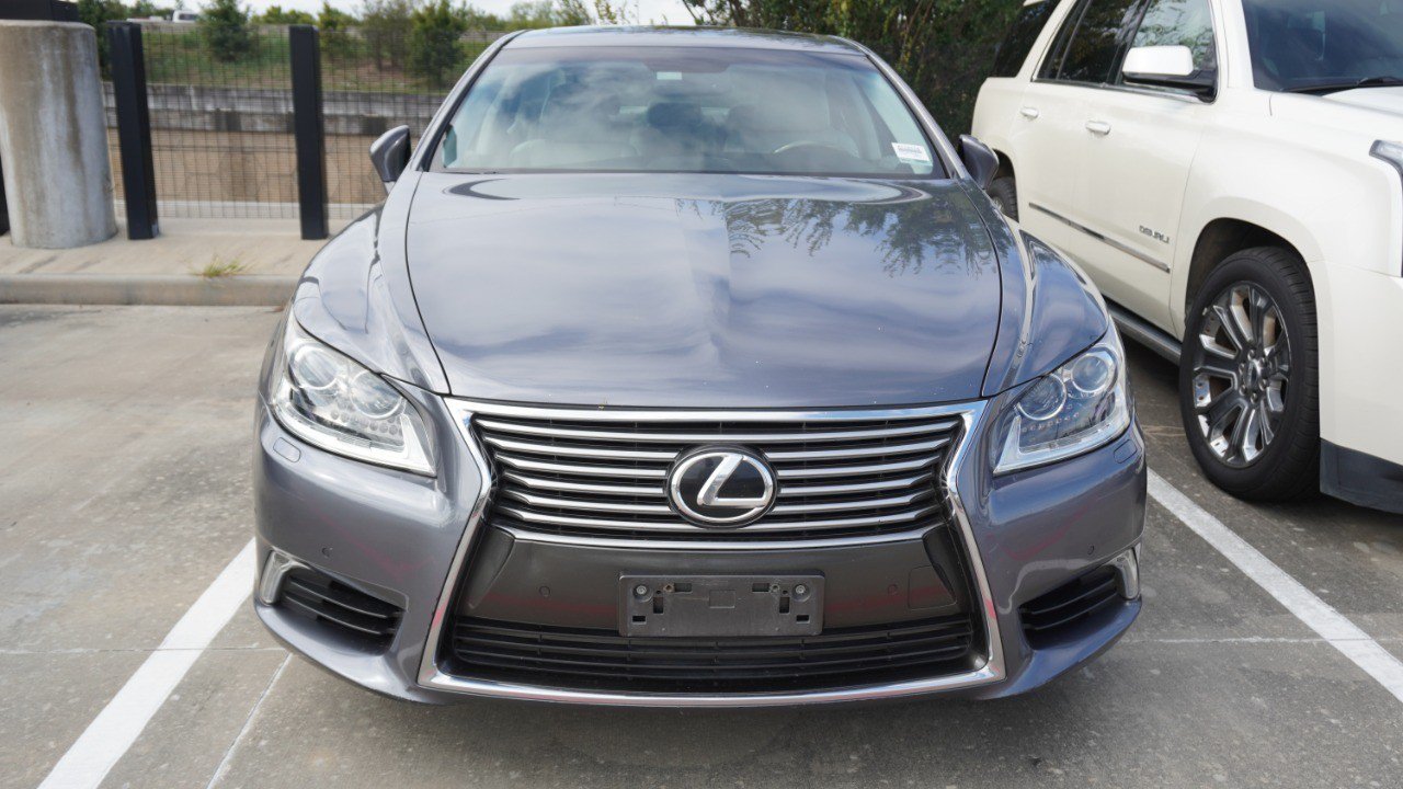 Used 2015 Lexus LS 460 AWD w/ Comfort Package image 2