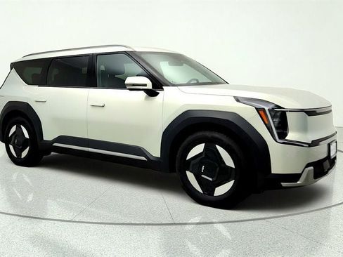 Used 2024 Kia EV9 Wind AWD/4WD image 3
