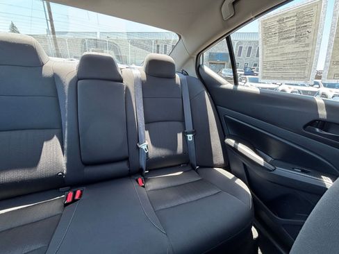 Used 2025 Nissan Altima 2.5 SV FWD image 37