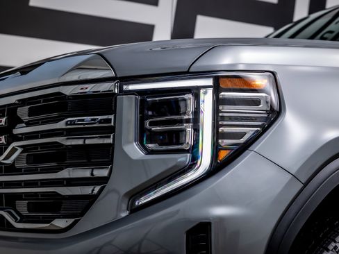 Used 2026 GMC Sierra 1500 SLT AWD/4WD image 16