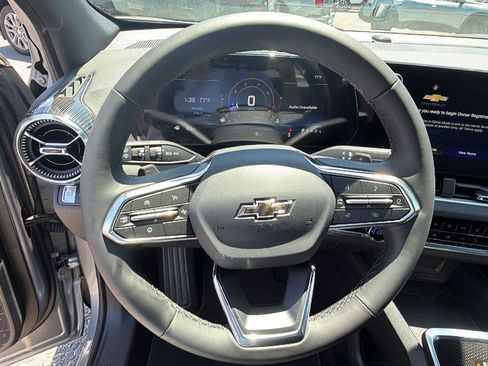 New 2026 Chevrolet Equinox LT w/ Convenience Package II FWD image 18