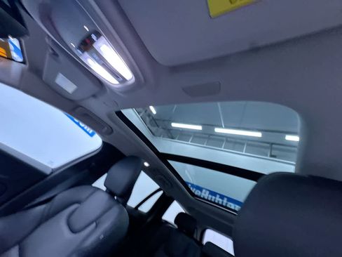 Used 2025 Volvo V60 B5 Cross Country Plus image 43