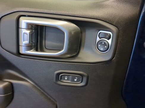 Used 2025 Jeep Gladiator Mojave w/ Convenience Group image 23