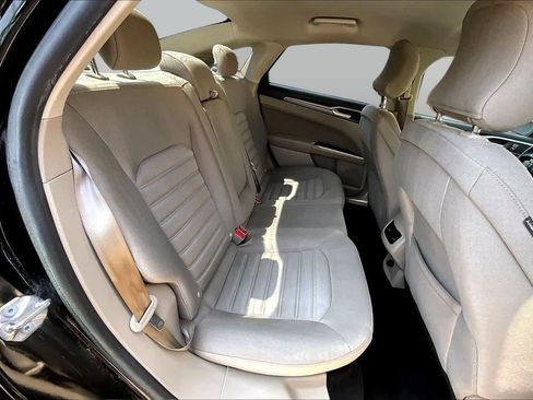 Used 2019 Ford Fusion SE FWD image 20