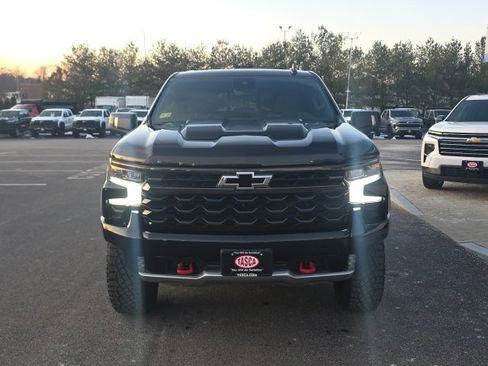 Used 2023 Chevrolet Silverado 1500 ZR2 w/ Technology Package image 2