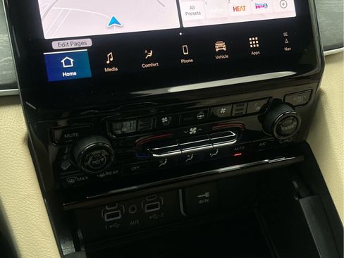 New 2025 Jeep Grand Cherokee L Limited w/ Luxury Tech Group II image 40