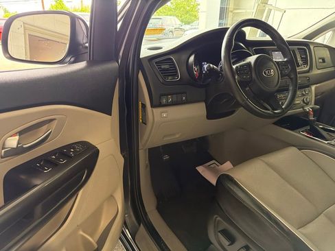 Used 2020 Kia Sedona EX FWD image 8