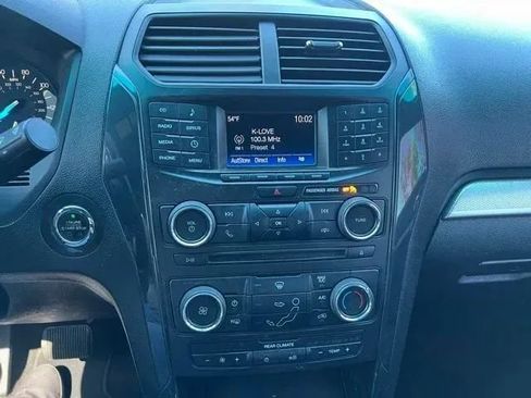 Used 2017 Ford Explorer XLT FWD image 23