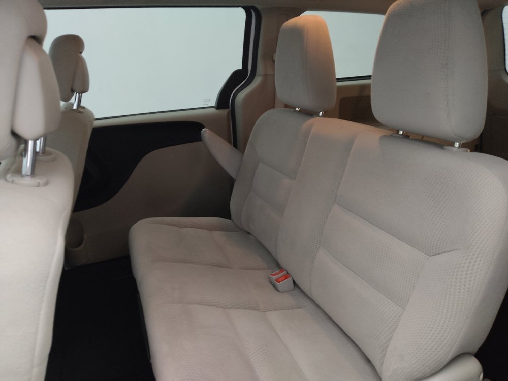 Used 2017 Dodge Grand Caravan SE FWD image 18