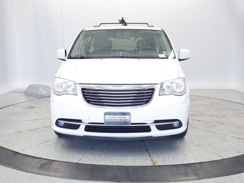 Used 2014 Chrysler Town & Country Touring FWD image 8